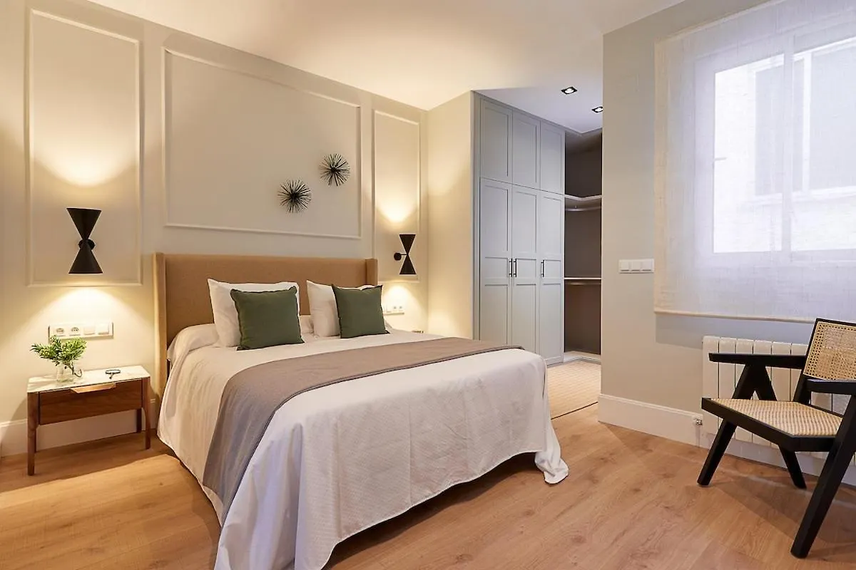 4-Bedrooms Munich Apartment