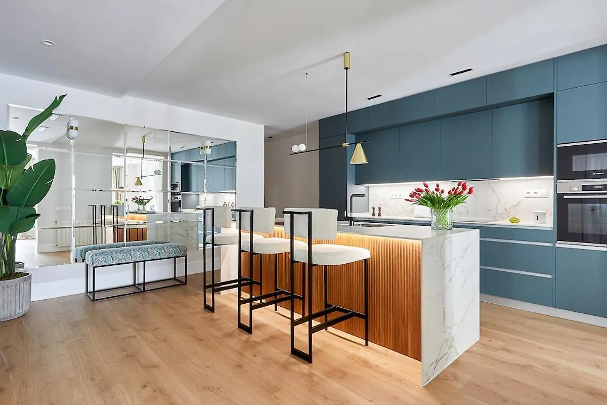 4-Bedrooms Munich Apartment