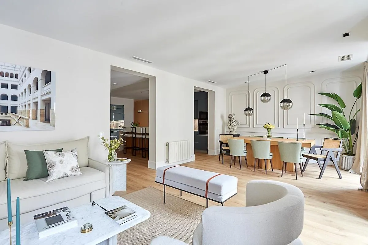 4-Bedrooms Munich Apartment